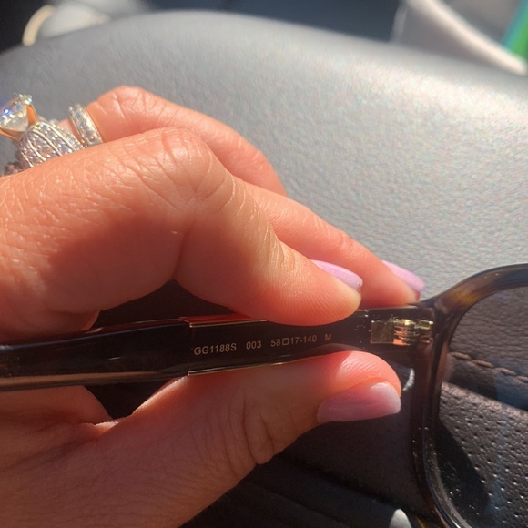 Like new authentic Gucci sunglasses! - Picture 4 of 4